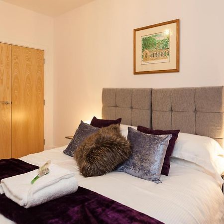 Self-Contained Town Centre One Bedroom Apartments By Helmswood Serviced Apartments Редхилл Экстерьер фото