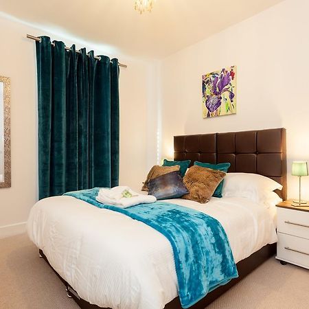 Self-Contained Town Centre One Bedroom Apartments By Helmswood Serviced Apartments Редхилл Экстерьер фото