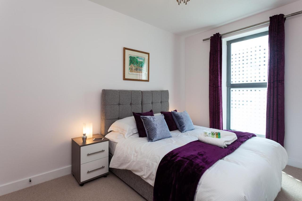 Self-Contained Town Centre One Bedroom Apartments By Helmswood Serviced Apartments Редхилл Экстерьер фото