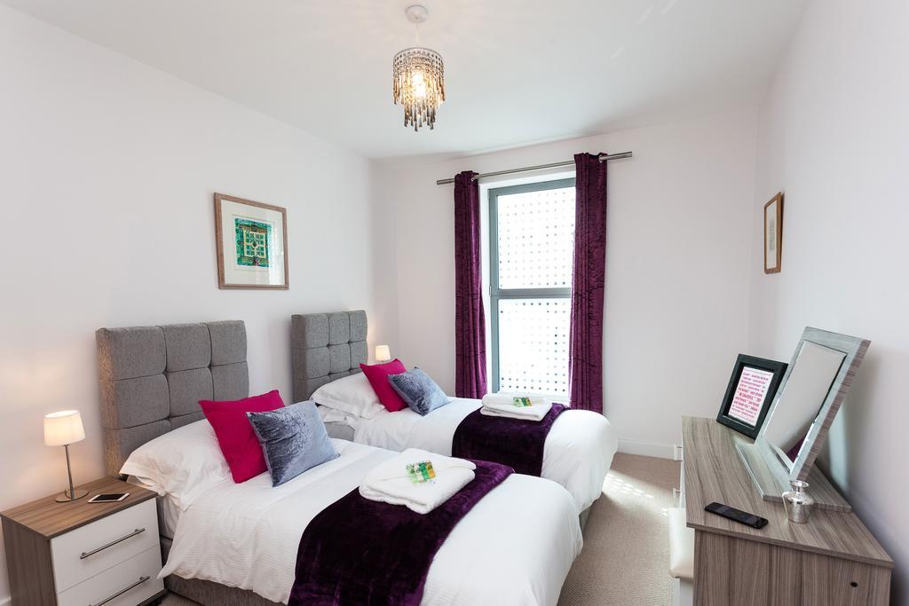 Self-Contained Town Centre One Bedroom Apartments By Helmswood Serviced Apartments Редхилл Экстерьер фото