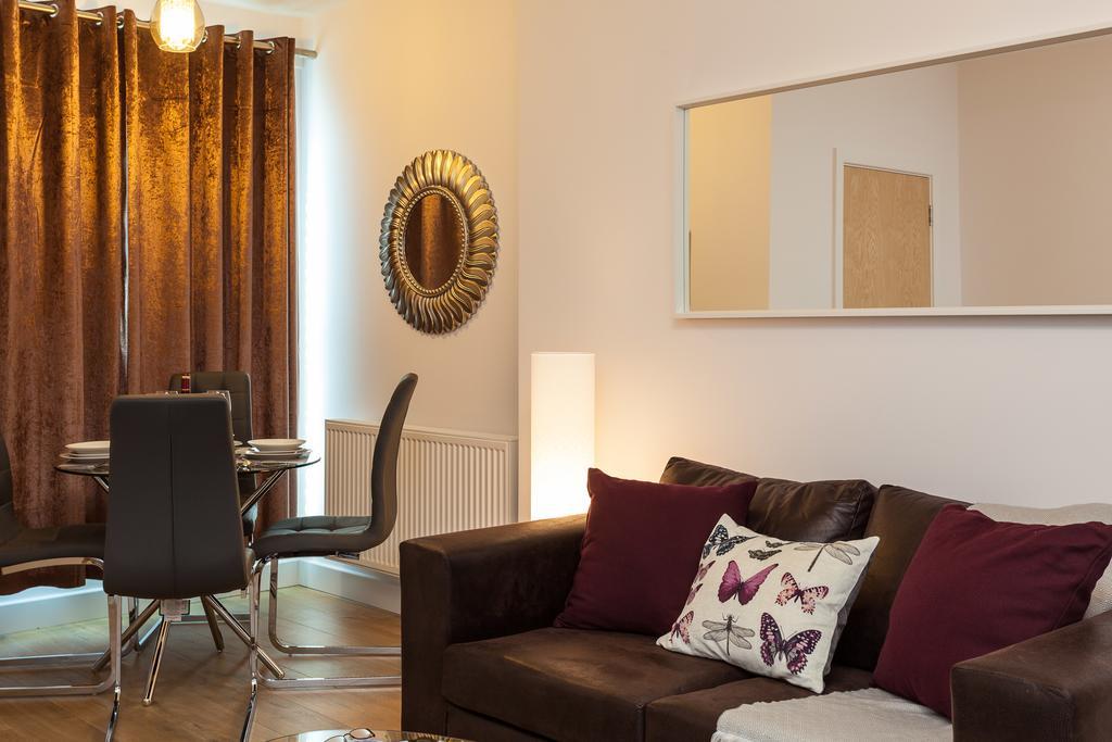 Self-Contained Town Centre One Bedroom Apartments By Helmswood Serviced Apartments Редхилл Экстерьер фото