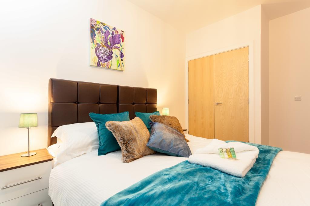 Self-Contained Town Centre One Bedroom Apartments By Helmswood Serviced Apartments Редхилл Экстерьер фото
