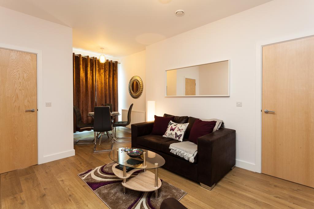 Self-Contained Town Centre One Bedroom Apartments By Helmswood Serviced Apartments Редхилл Экстерьер фото