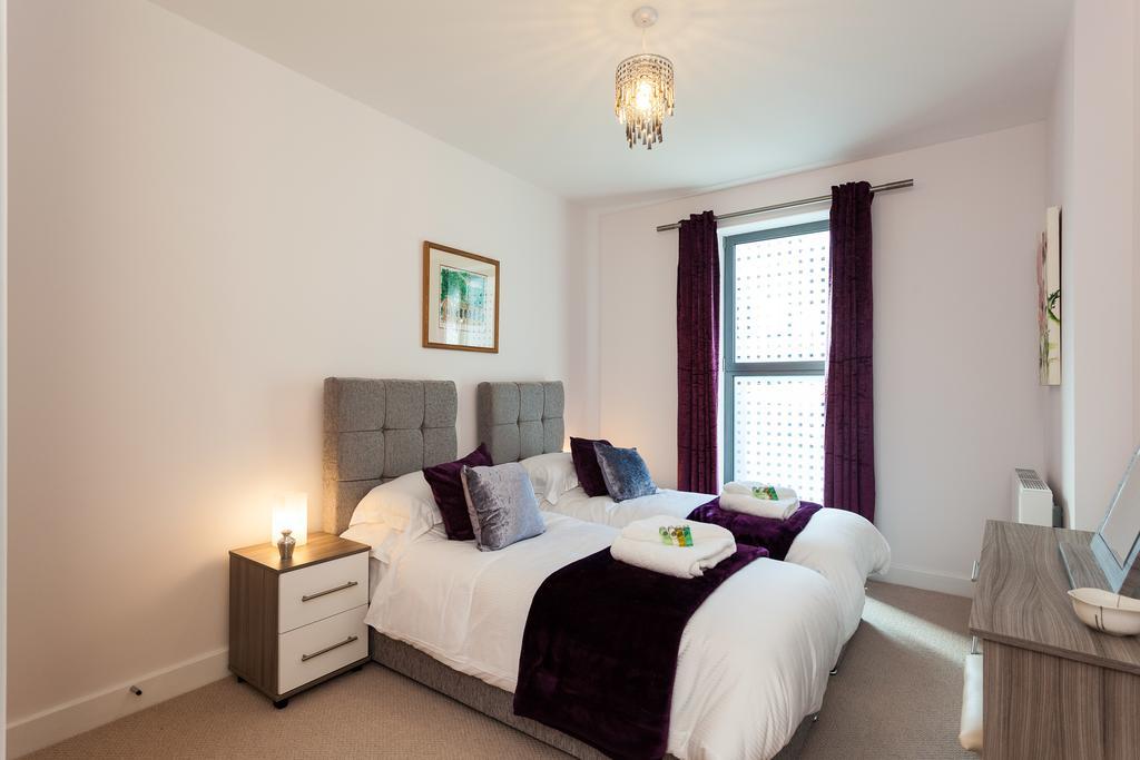 Self-Contained Town Centre One Bedroom Apartments By Helmswood Serviced Apartments Редхилл Экстерьер фото