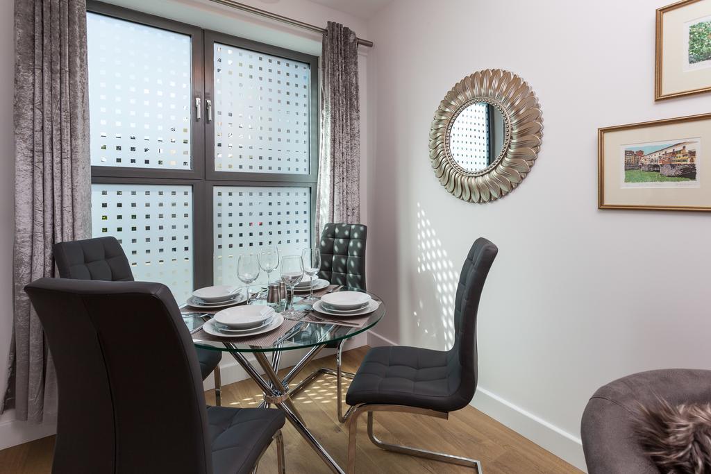 Self-Contained Town Centre One Bedroom Apartments By Helmswood Serviced Apartments Редхилл Экстерьер фото
