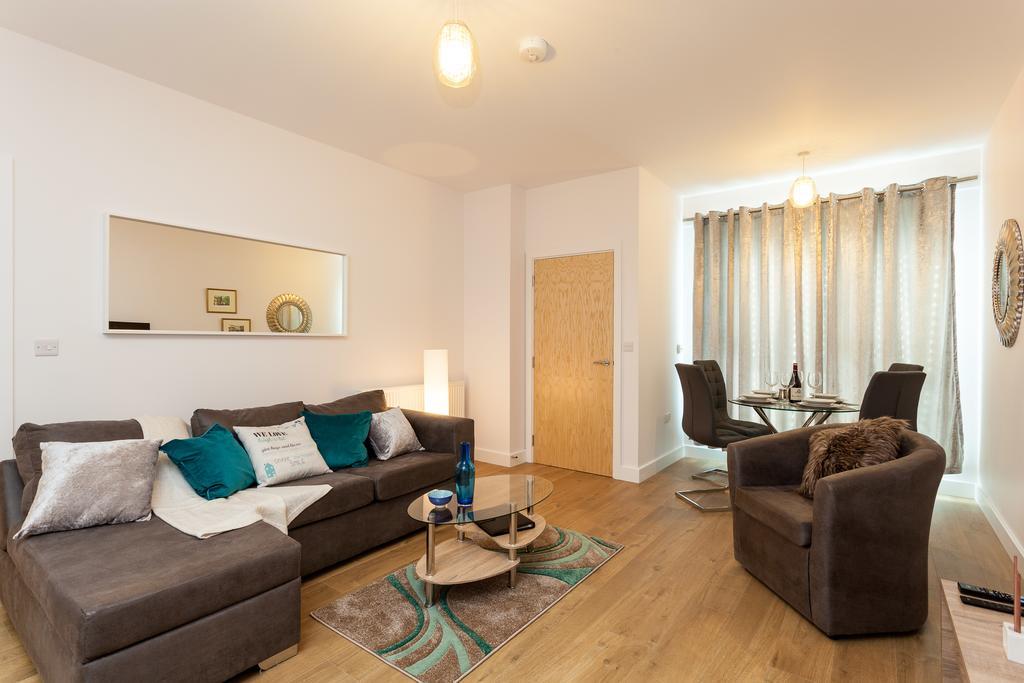 Self-Contained Town Centre One Bedroom Apartments By Helmswood Serviced Apartments Редхилл Экстерьер фото