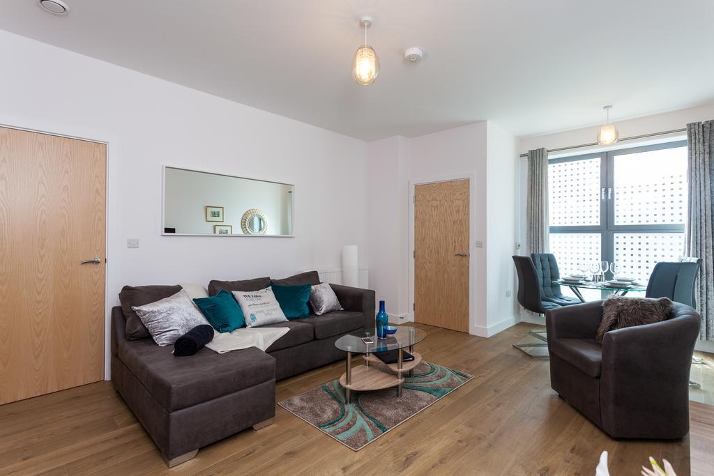Self-Contained Town Centre One Bedroom Apartments By Helmswood Serviced Apartments Редхилл Экстерьер фото