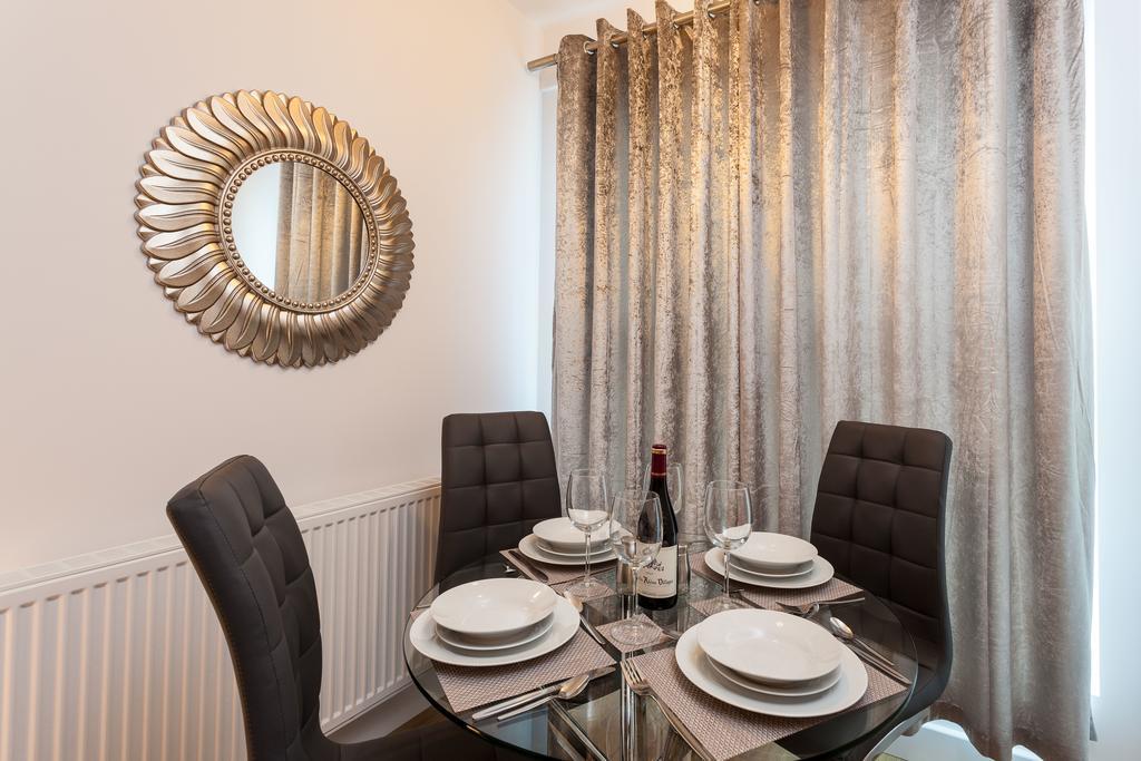 Self-Contained Town Centre One Bedroom Apartments By Helmswood Serviced Apartments Редхилл Экстерьер фото