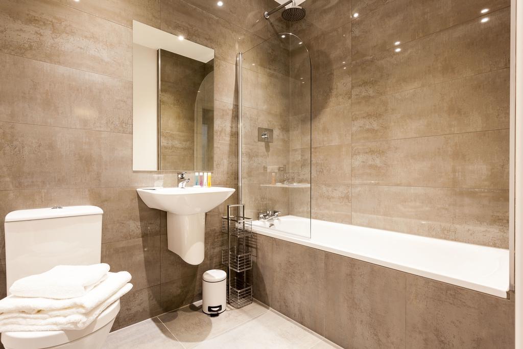 Self-Contained Town Centre One Bedroom Apartments By Helmswood Serviced Apartments Редхилл Экстерьер фото
