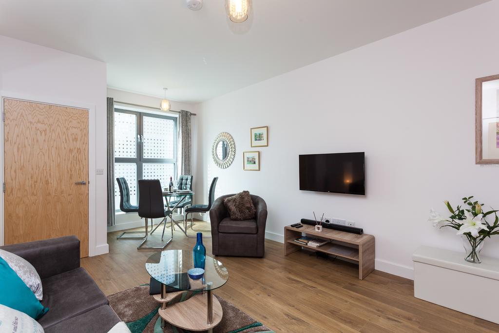 Self-Contained Town Centre One Bedroom Apartments By Helmswood Serviced Apartments Редхилл Экстерьер фото