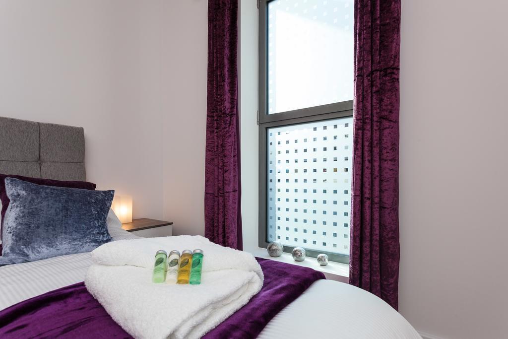 Self-Contained Town Centre One Bedroom Apartments By Helmswood Serviced Apartments Редхилл Экстерьер фото