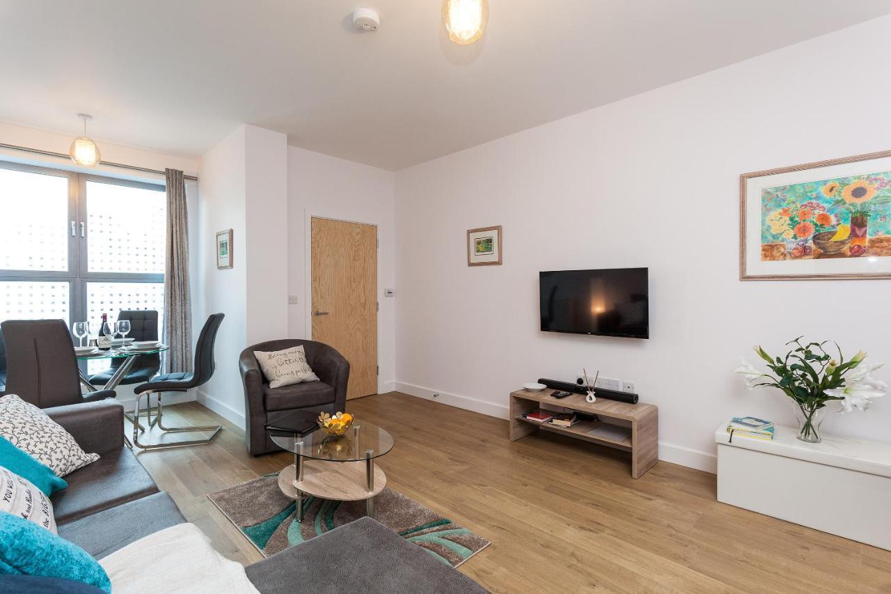 Self-Contained Town Centre One Bedroom Apartments By Helmswood Serviced Apartments Редхилл Экстерьер фото